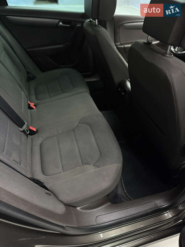 Універсал Volkswagen Passat 2012 в Чернівцях фото 23 Універсал Volkswagen Passat 2012 в Чернівцях