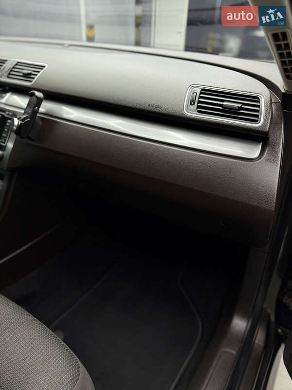 Універсал Volkswagen Passat 2012 в Чернівцях фото 28 Універсал Volkswagen Passat 2012 в Чернівцях