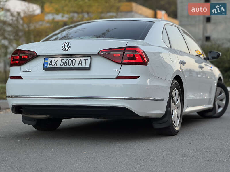 Седан Volkswagen Passat 2018 в Харькове