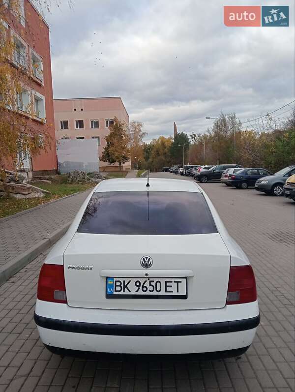 Седан Volkswagen Passat 1999 в Рівному
