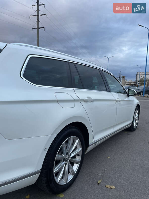 Универсал Volkswagen Passat 2016 в Ужгороде фото 9 Универсал Volkswagen Passat 2016 в Ужгороде