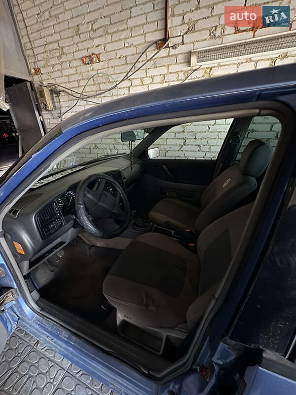 Седан Volkswagen Passat 1992 в Сумах