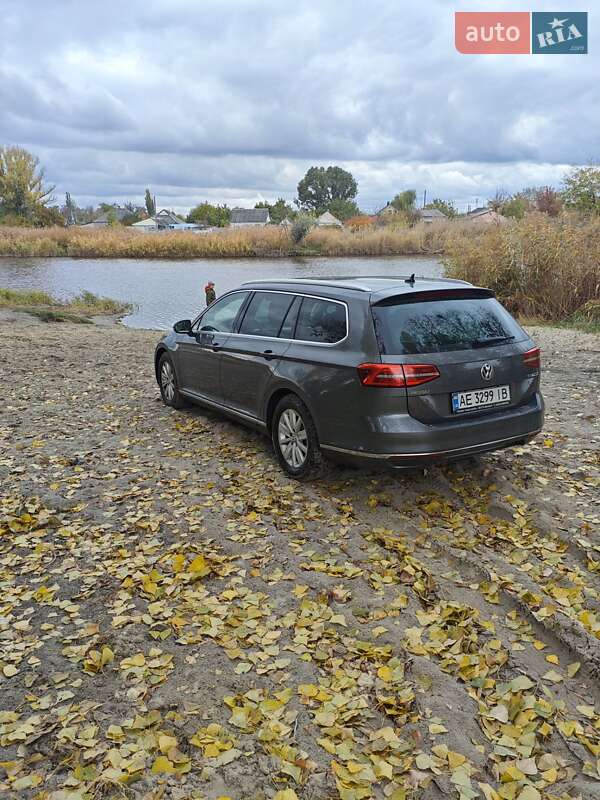 Універсал Volkswagen Passat 2016 в Дніпрі