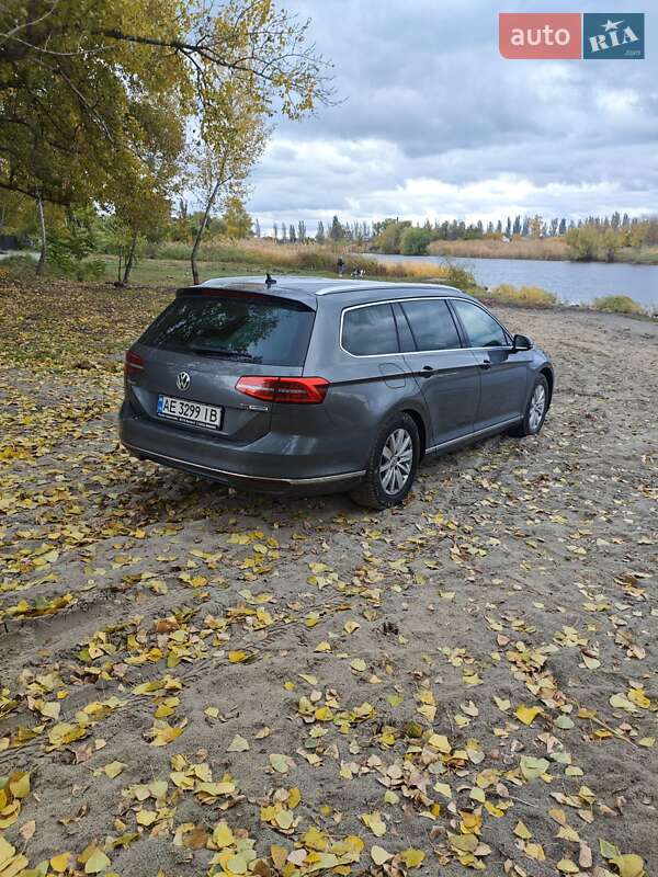 Універсал Volkswagen Passat 2016 в Дніпрі