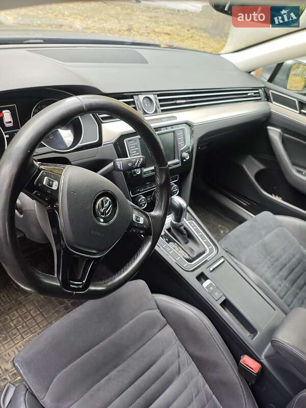 Універсал Volkswagen Passat 2016 в Дніпрі