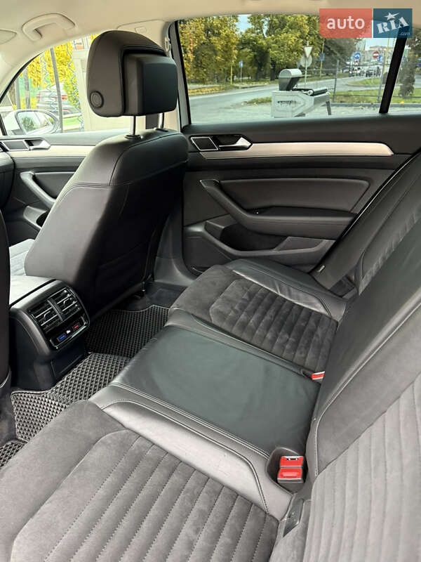 Седан Volkswagen Passat 2015 в Ужгороде