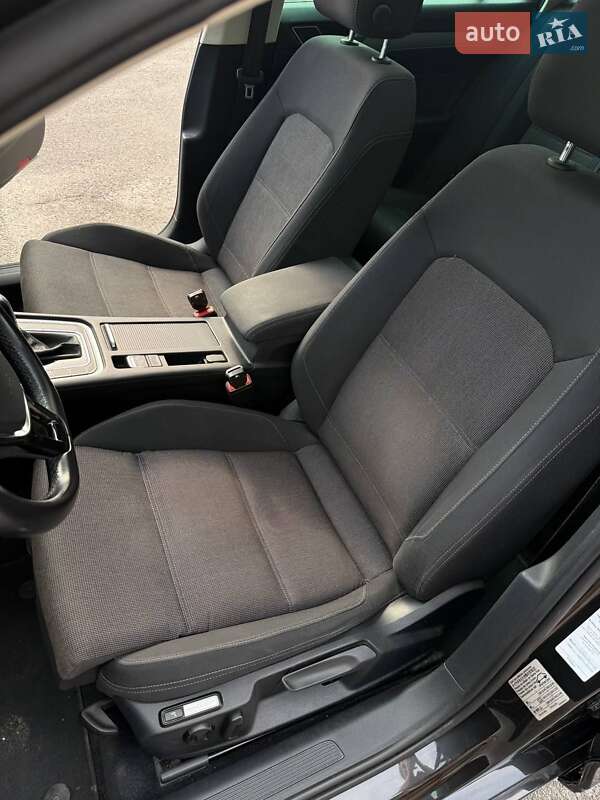Универсал Volkswagen Passat 2018 в Тернополе фото 21 Универсал Volkswagen Passat 2018 в Тернополе