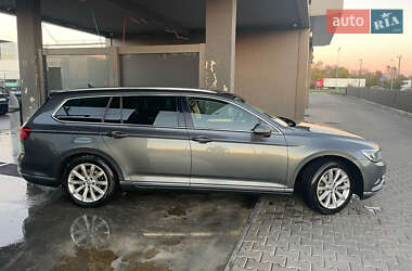 Универсал Volkswagen Passat 2015 в Львове