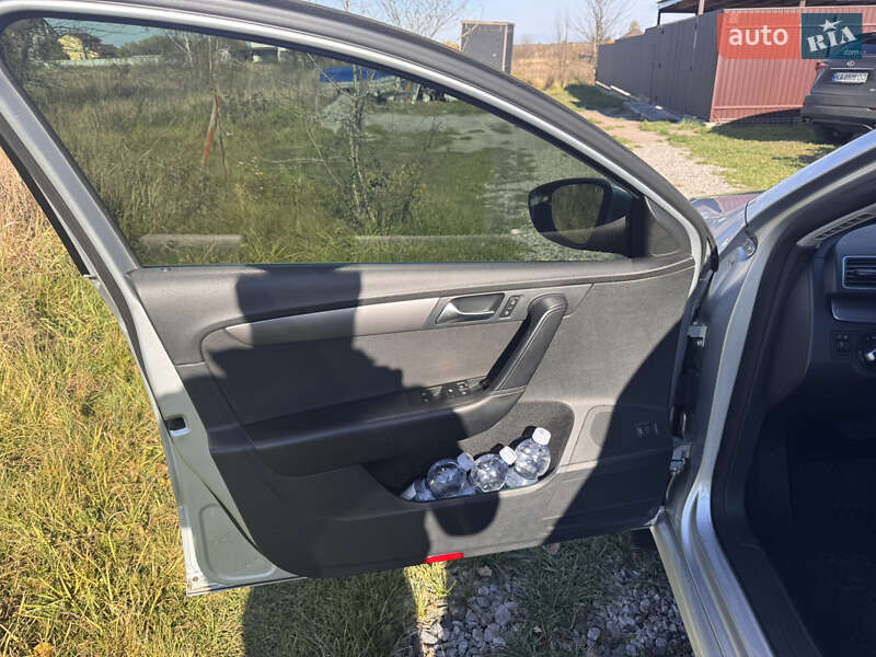 Универсал Volkswagen Passat 2011 в Киеве фото 14 Универсал Volkswagen Passat 2011 в Киеве