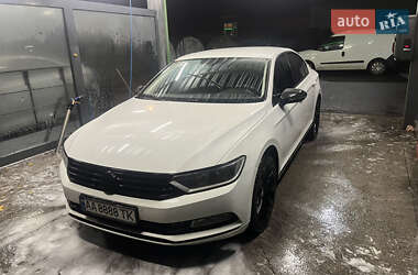 Седан Volkswagen Passat 2016 в Киеве