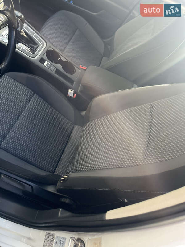 Седан Volkswagen Passat 2016 в Киеве