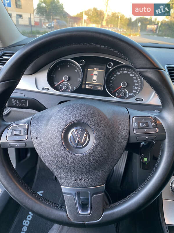 Седан Volkswagen Passat 2013 в Казатине