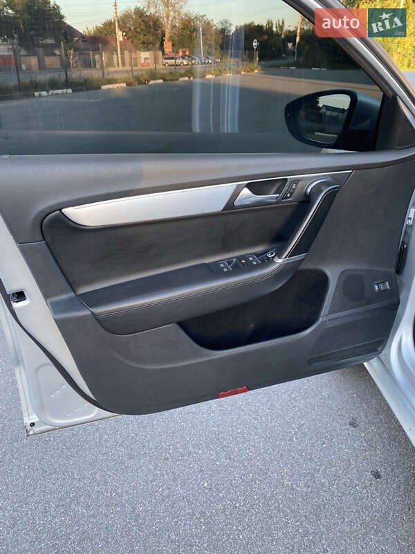 Седан Volkswagen Passat 2013 в Казатине