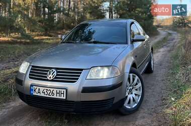 Седан Volkswagen Passat 2001 в Киеве