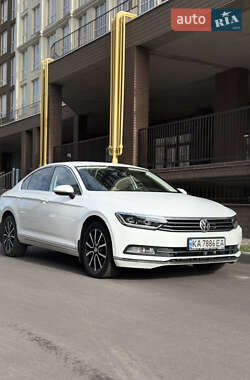 Седан Volkswagen Passat 2015 в Києві
