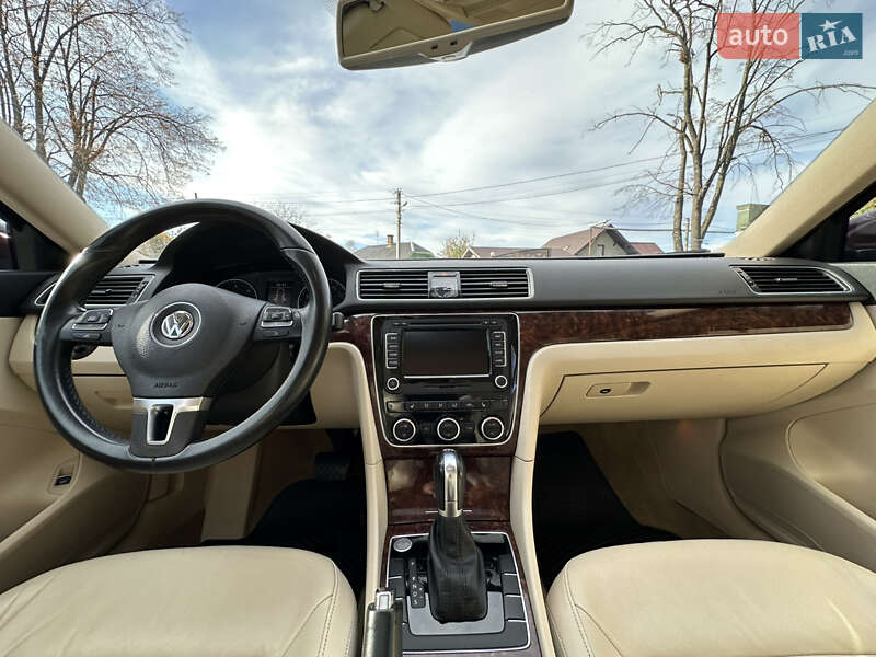 Седан Volkswagen Passat 2013 в Брошневі-Облозі