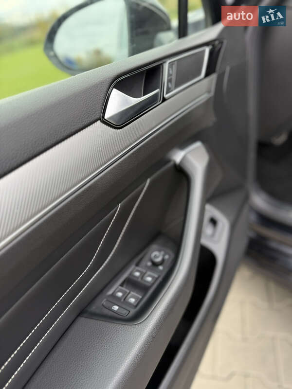 Седан Volkswagen Passat 2022 в Луцьку