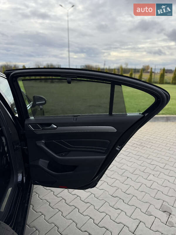 Седан Volkswagen Passat 2022 в Луцьку