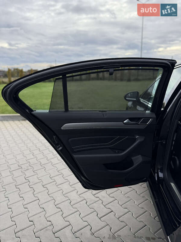 Седан Volkswagen Passat 2022 в Луцьку