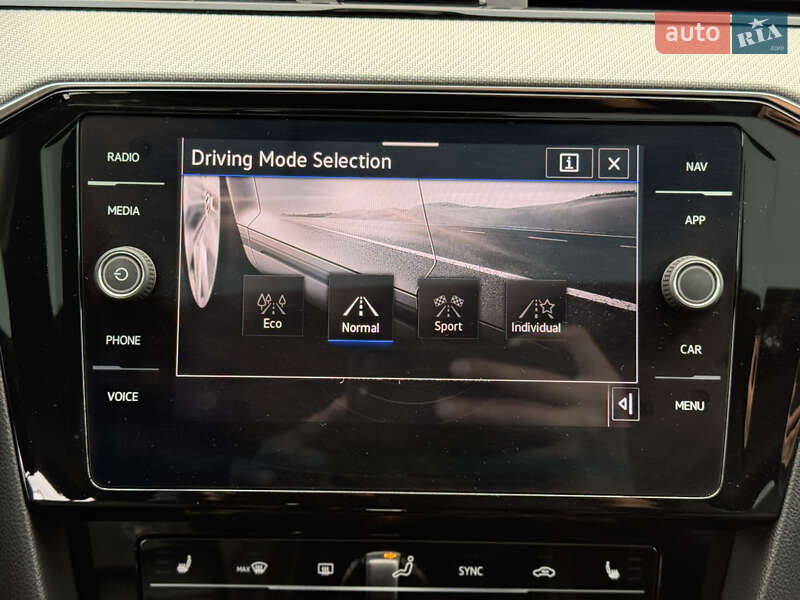 Седан Volkswagen Passat 2022 в Луцьку