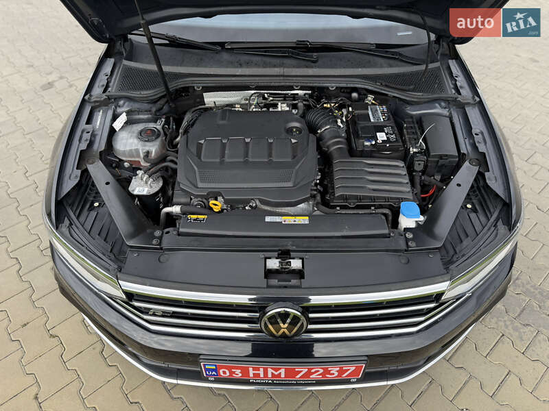 Седан Volkswagen Passat 2022 в Луцьку