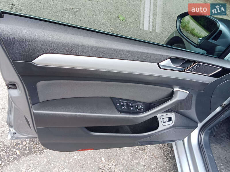 Универсал Volkswagen Passat 2018 в Львове
