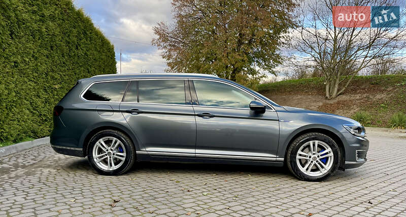 Универсал Volkswagen Passat 2016 в Рогатине
