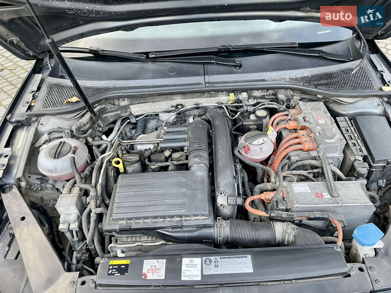 Универсал Volkswagen Passat 2016 в Рогатине