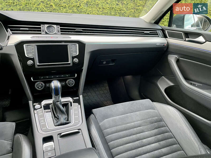 Универсал Volkswagen Passat 2016 в Рогатине