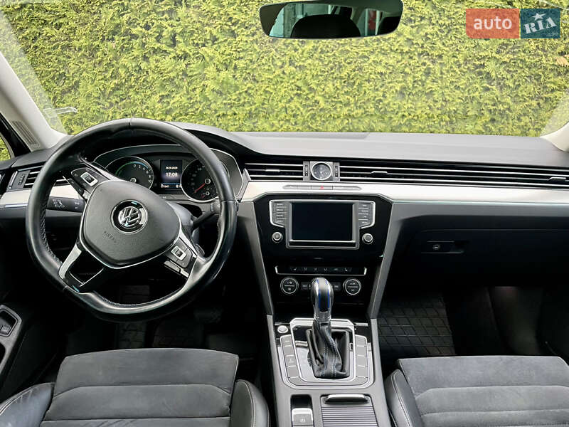 Универсал Volkswagen Passat 2016 в Рогатине