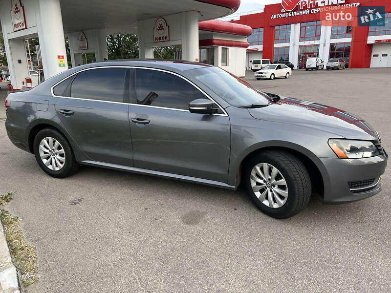 Седан Volkswagen Passat 2013 в Днепре