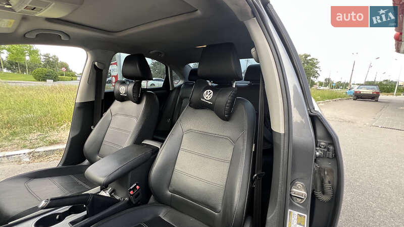 Седан Volkswagen Passat 2013 в Днепре