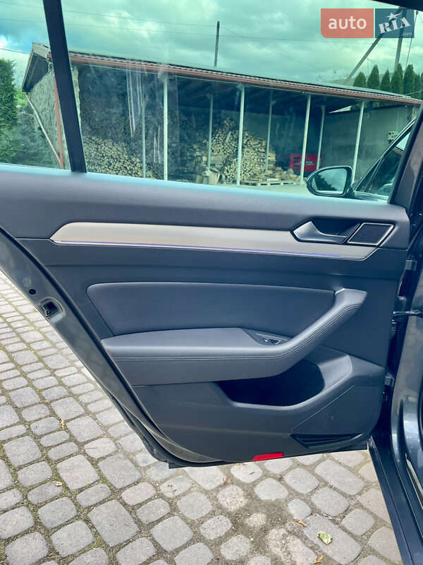 Универсал Volkswagen Passat 2016 в Рогатине