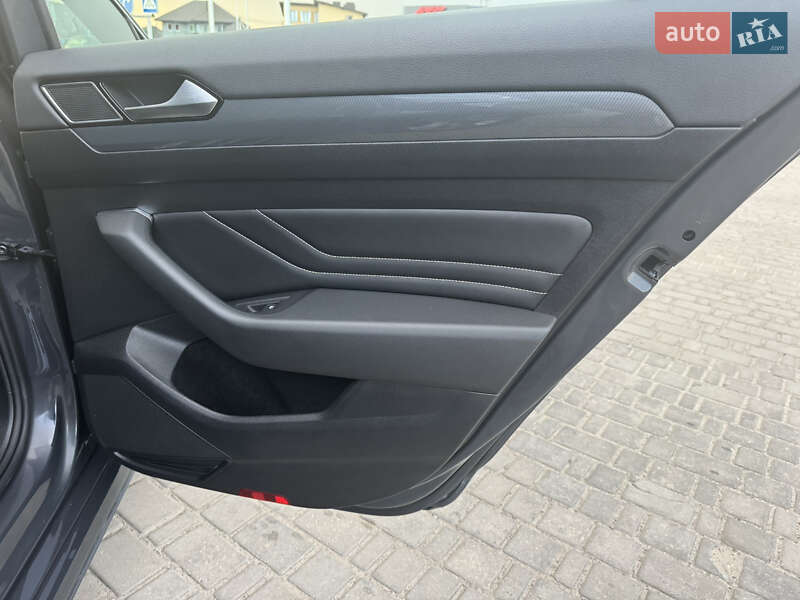 Универсал Volkswagen Passat 2021 в Луцке