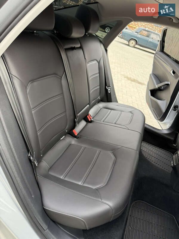 Седан Volkswagen Passat 2020 в Житомирі