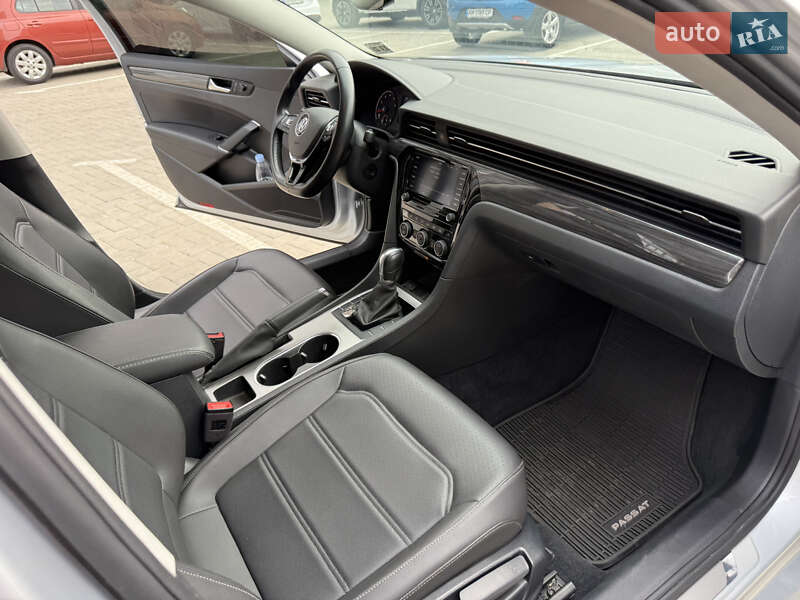 Седан Volkswagen Passat 2020 в Житомирі