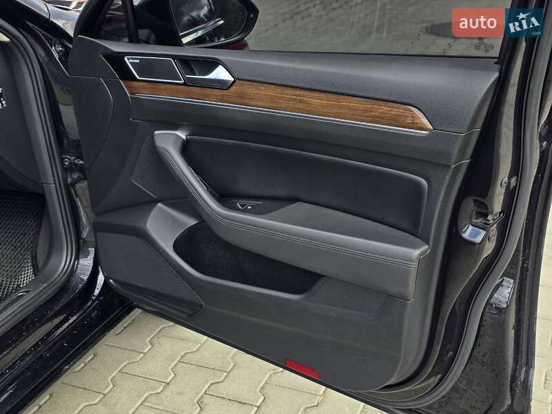 Універсал Volkswagen Passat 2015 в Тернополі