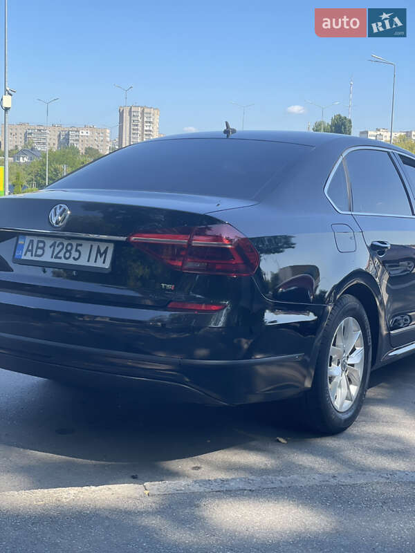Седан Volkswagen Passat 2015 в Виннице