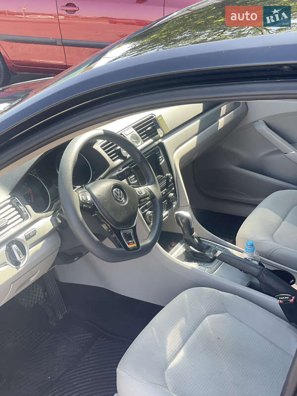 Седан Volkswagen Passat 2015 в Виннице