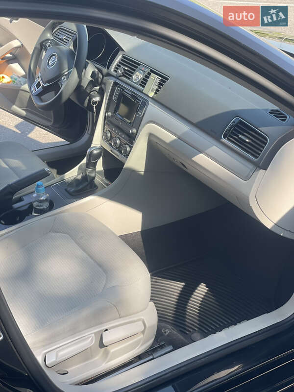 Седан Volkswagen Passat 2015 в Виннице