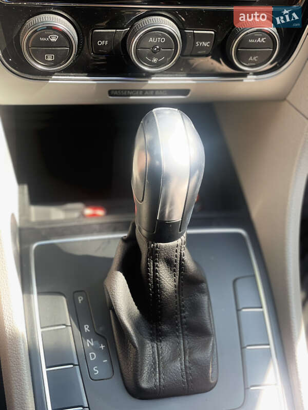 Седан Volkswagen Passat 2015 в Виннице