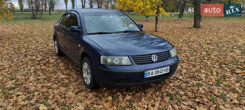 Седан Volkswagen Passat 2000 в Новоукраинке