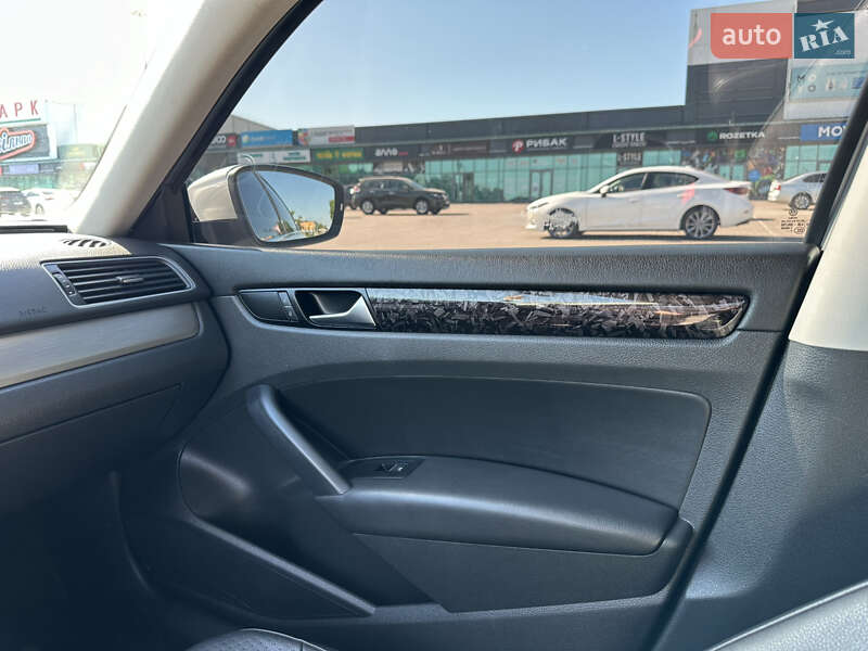 Седан Volkswagen Passat 2013 в Софиевской Борщаговке