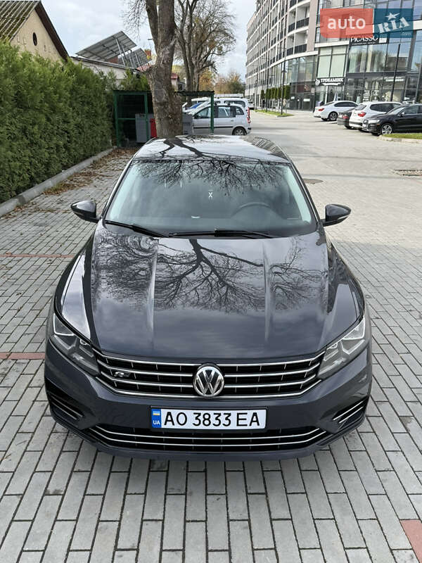 Седан Volkswagen Passat 2016 в Ужгороде