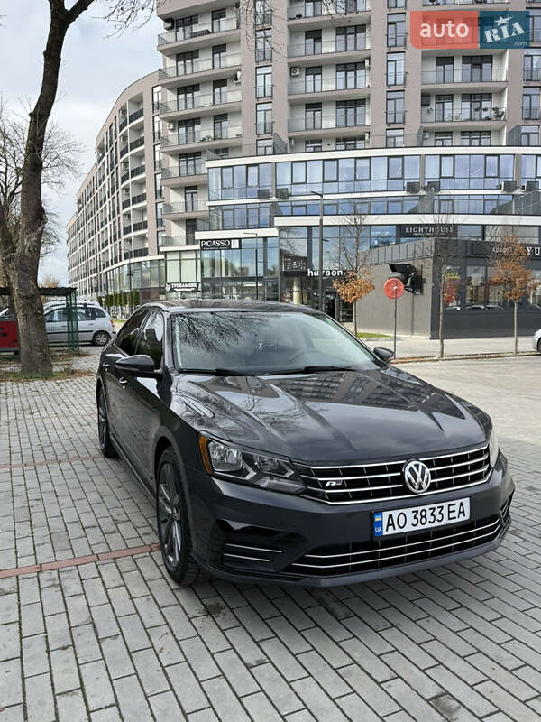 Седан Volkswagen Passat 2016 в Ужгороде