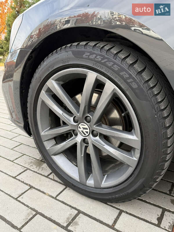 Седан Volkswagen Passat 2016 в Ужгороде