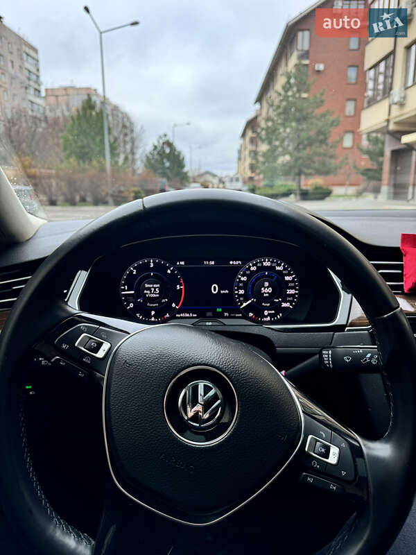 Седан Volkswagen Passat 2018 в Запорожье