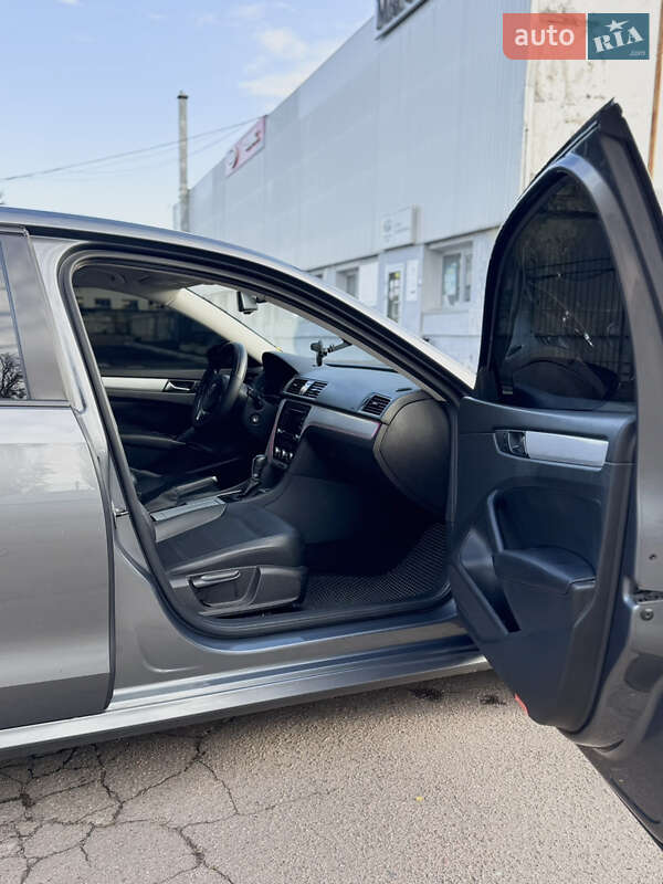 Седан Volkswagen Passat 2011 в Києві