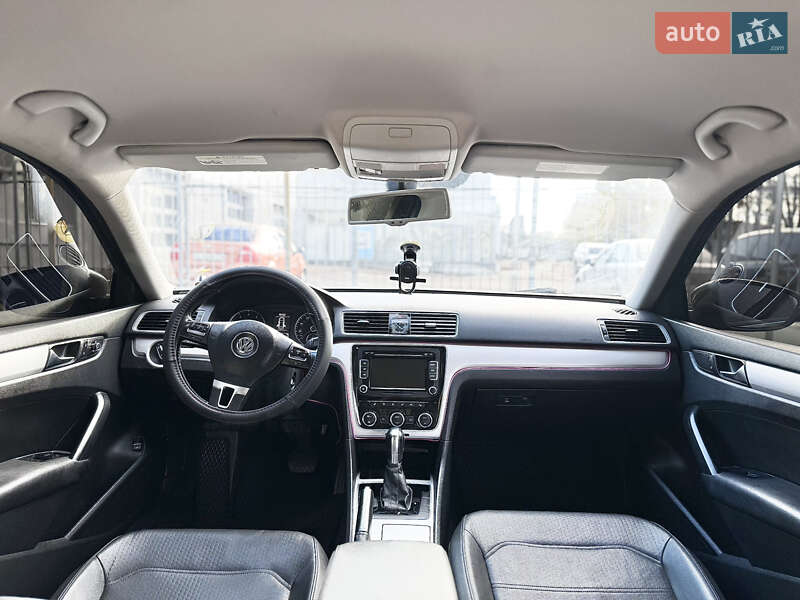 Седан Volkswagen Passat 2011 в Києві