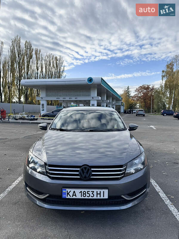 Седан Volkswagen Passat 2011 в Києві